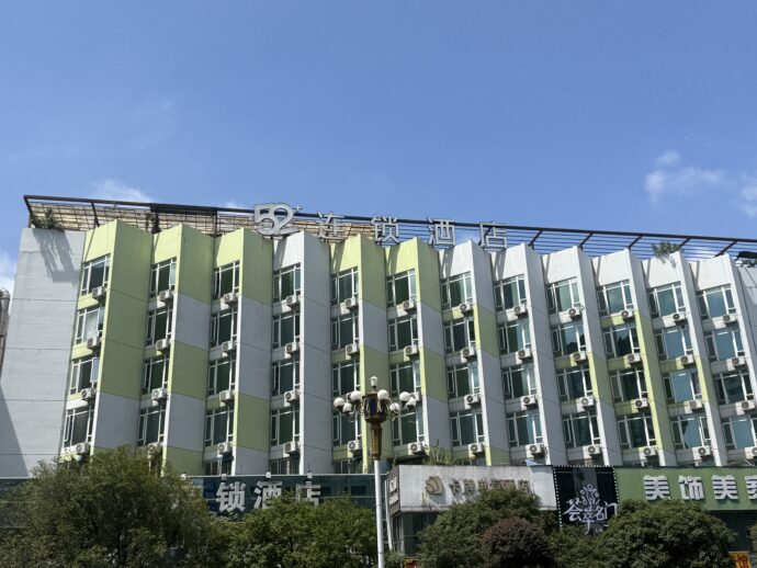 幾何学的な建物