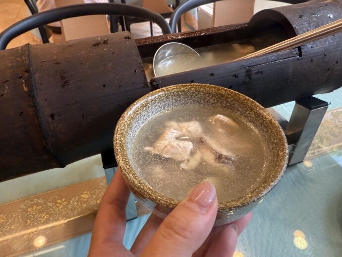竹筒鶏のスープ