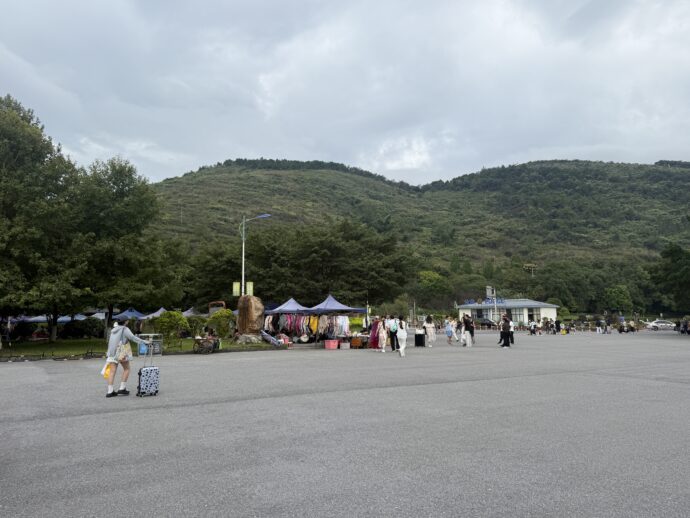 磨盘山游客中心の駐車場