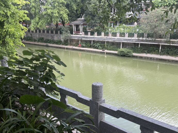 川沿い