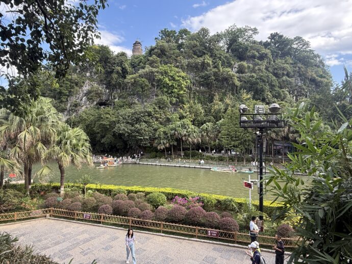 象鼻山公園と川