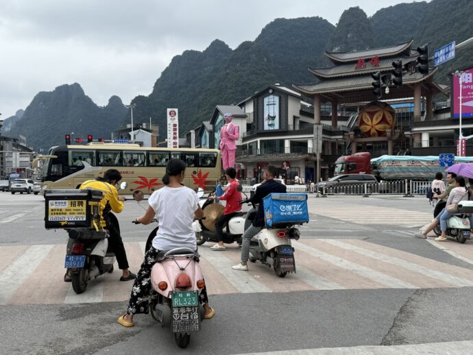 電動バイクの群れ