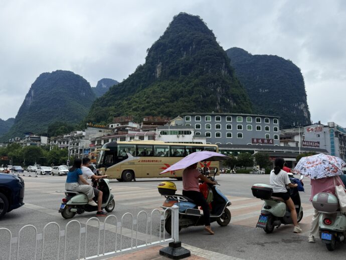 電動バイクの群れ