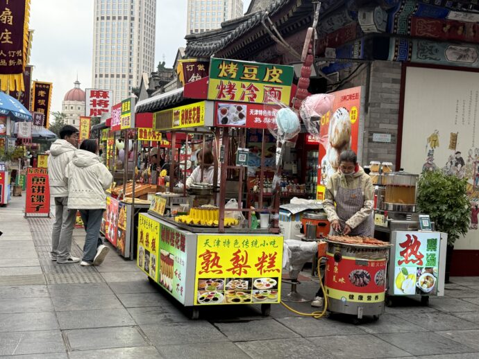 天津名物の菓子の屋台