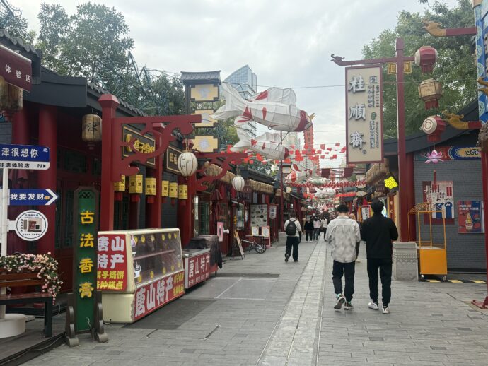 南門のまえの飲食ストリート