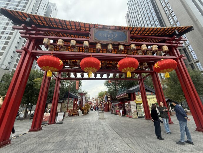 南門のまえの飲食ストリート