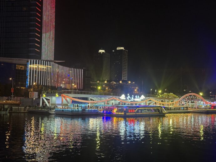 天津アイのライトアップ