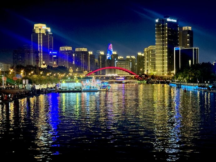 天津アイのライトアップ