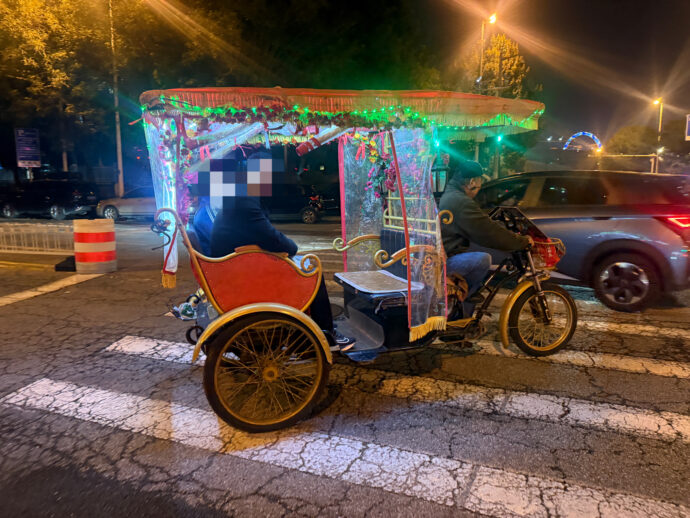 電飾のトゥクトゥク