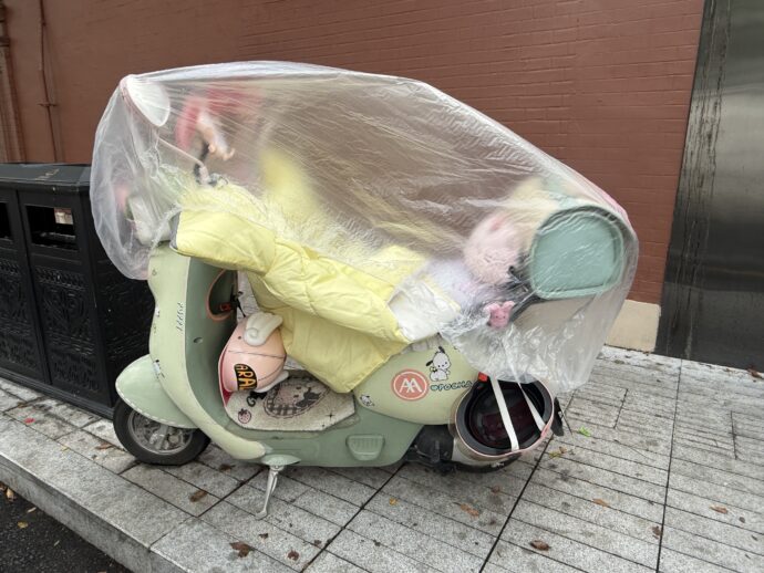 雨カバーつき原付バイク