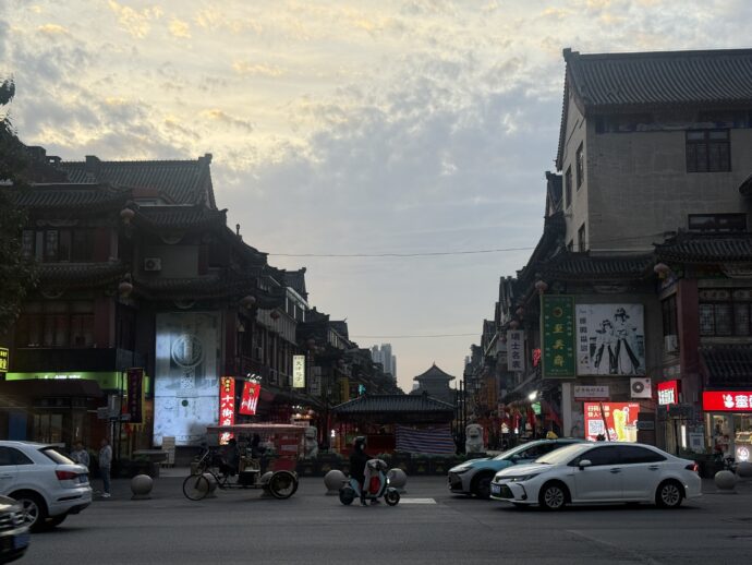 東門内大街入り口