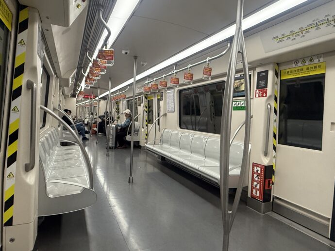 ガラガラの車内