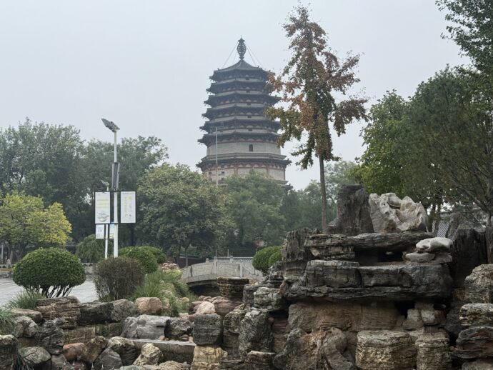 岩の奥の天寧寺