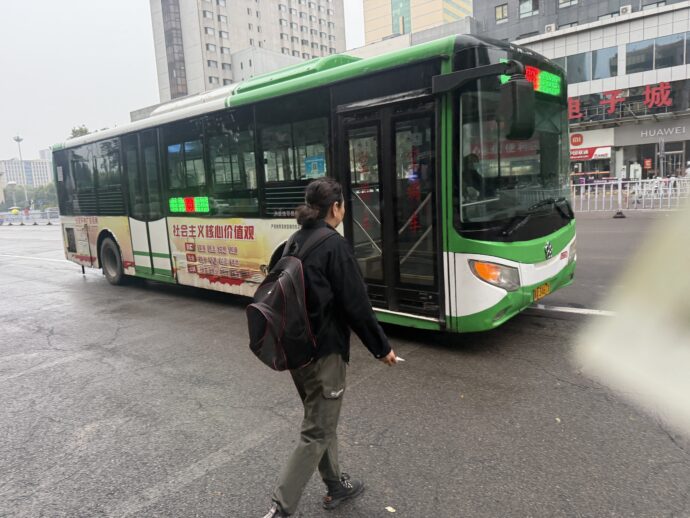 博物院站に到着したバス