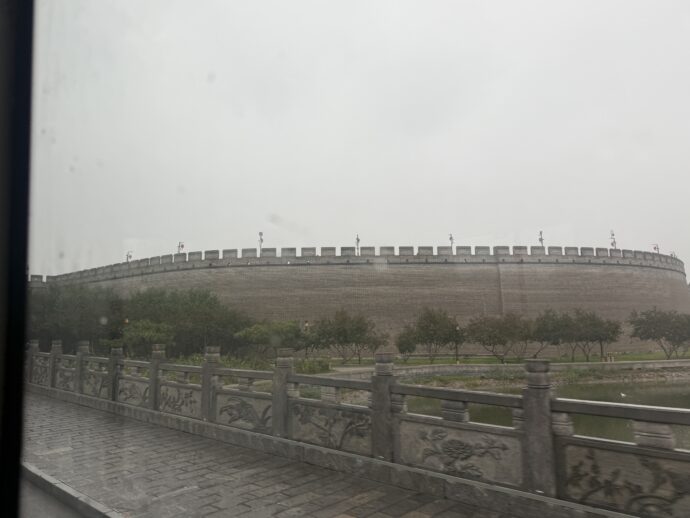 バスから見える城壁