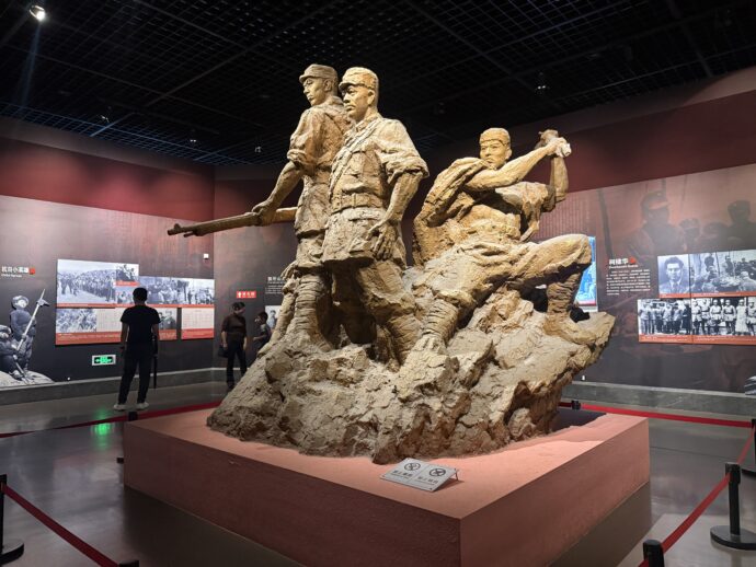 抗日烽火英雄河北の彫像