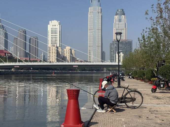 海河遊歩道に止まった自転車