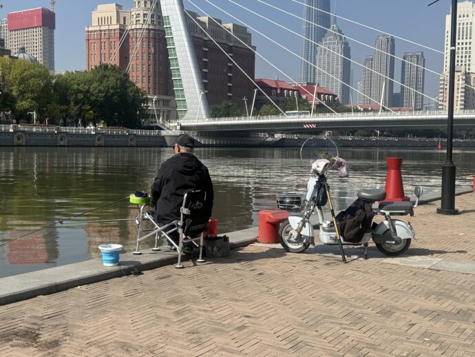 釣りをする人々