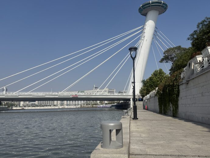 橋と海河遊歩道