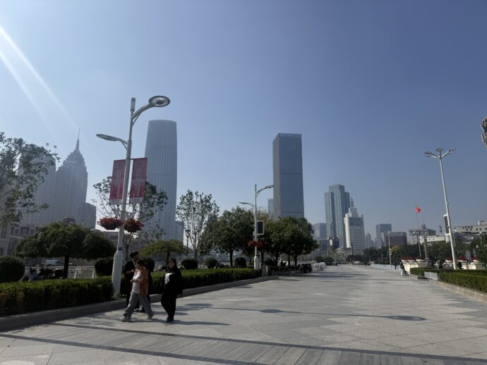 天津駅前の通路