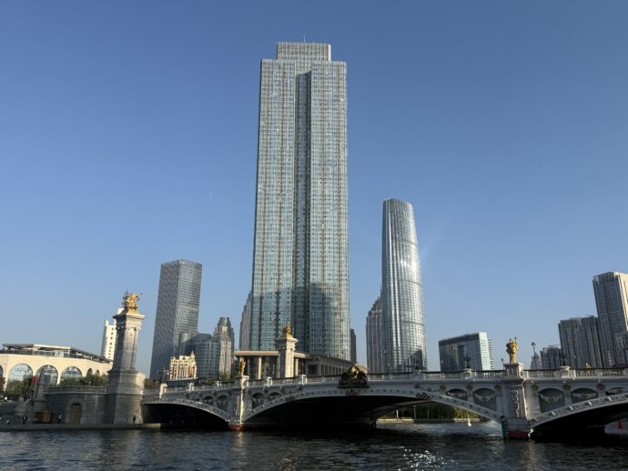 海河遊歩道から見える高層ビル群