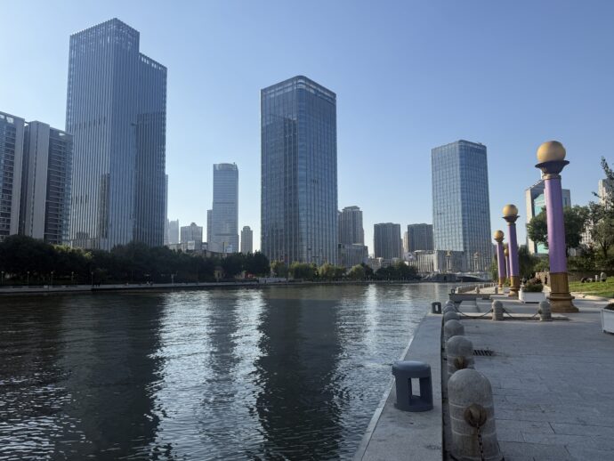 海河遊歩道から見える高層ビル群