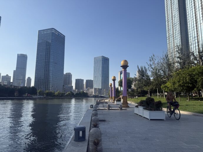 海河遊歩道から見える高層ビル群