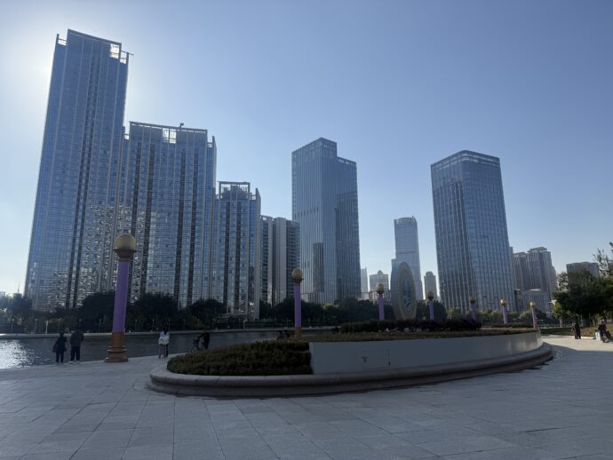 海河遊歩道から見える高層ビル群