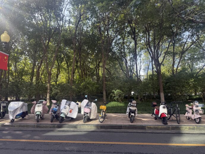 並んだ原付バイク