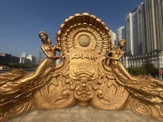 大光明橋の金色装飾