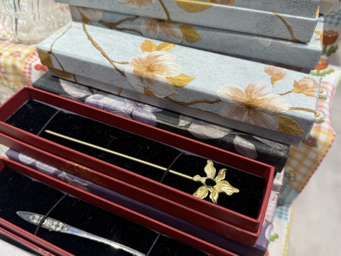 壁紙の箱とペンダント