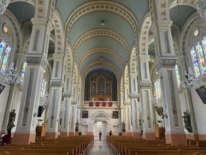 西開大聖堂の内部