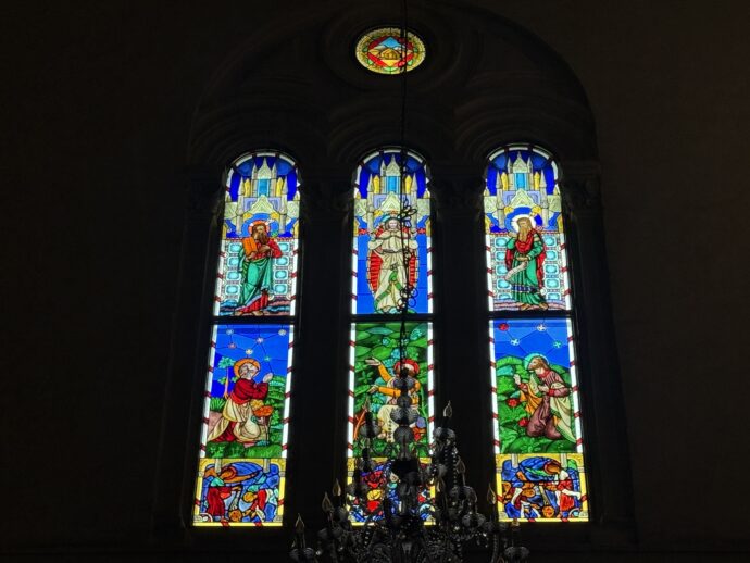 西開大聖堂のステンドグラス