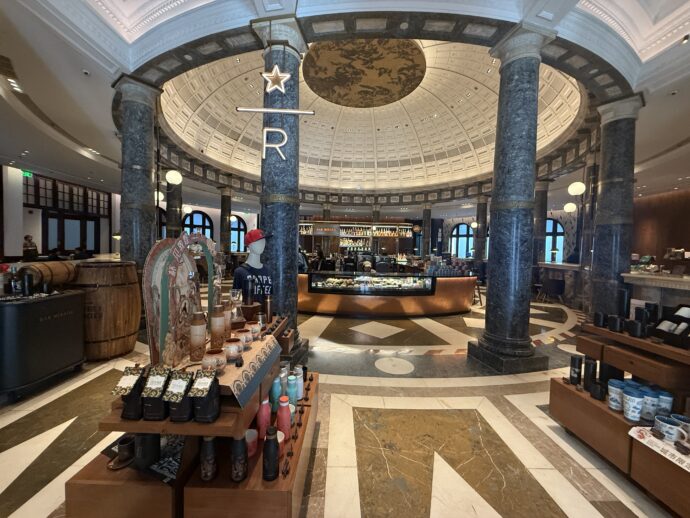 滨江道步行街のスターバックスの店内