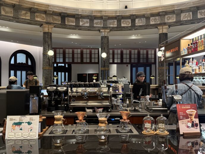 滨江道步行街のスターバックスの店内