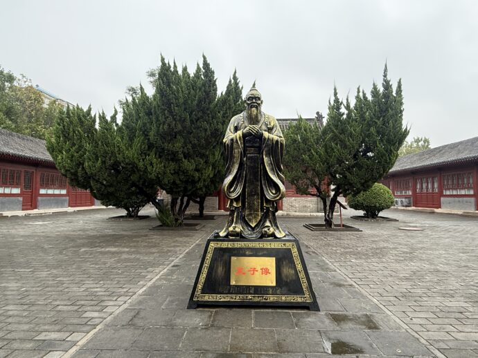文廟の孔子像