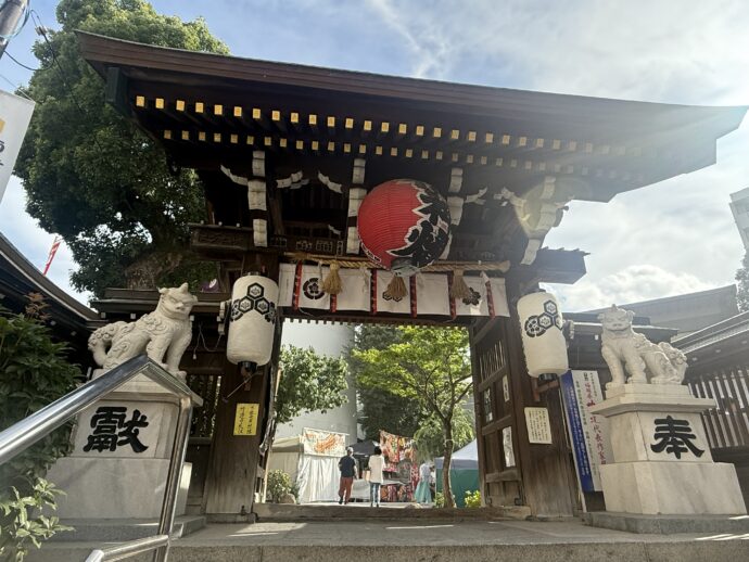 櫛田神社の門