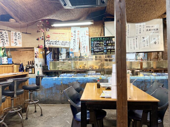 夜明茶屋の店内