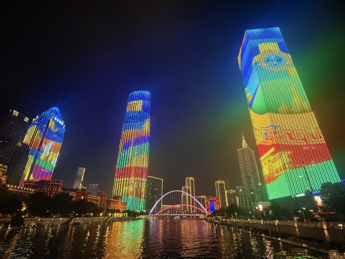 解放橋からみえるビル群のライトアップショー