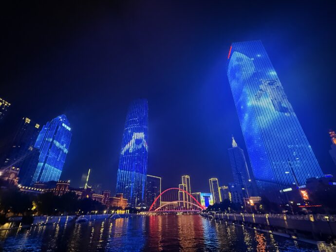 解放橋からみえるビル群のライトアップショー