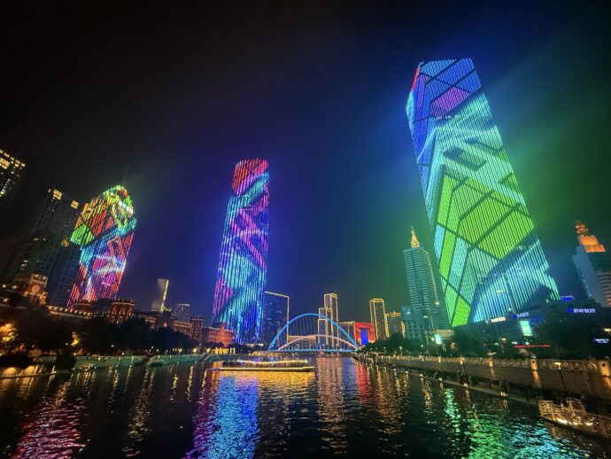 解放橋からみえるビル群のライトアップショー