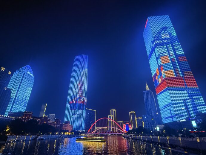 解放橋からみえるビル群のライトアップショー