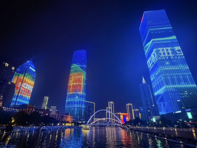 解放橋からみえるビル群のライトアップショー