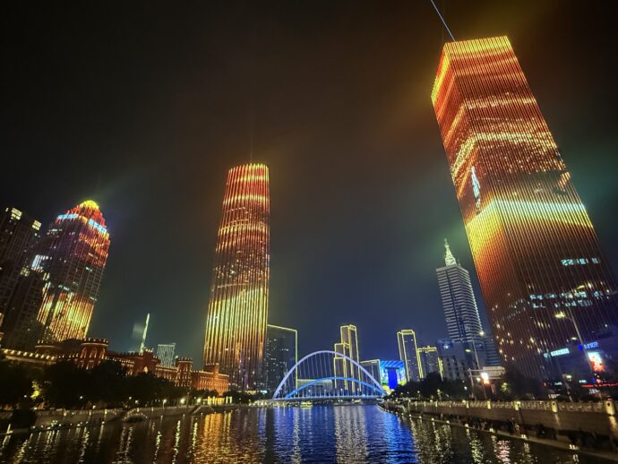 解放橋からみえるビル群のライトアップショー