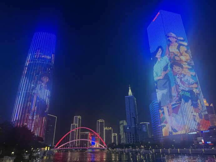 解放橋からみえるビル群のライトアップショー