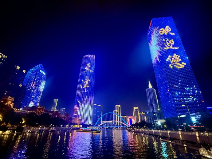 解放橋からみえるビル群のライトアップショー