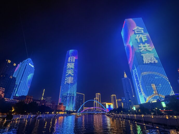 解放橋からみえるビル群のライトアップショー