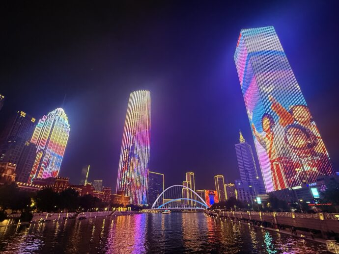 解放橋からみえるビル群のライトアップショー