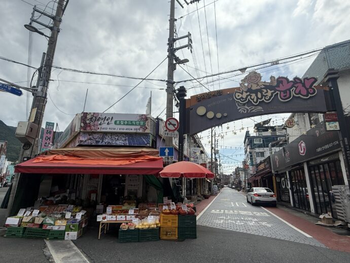 アンジラン・ホルモン横丁入り口