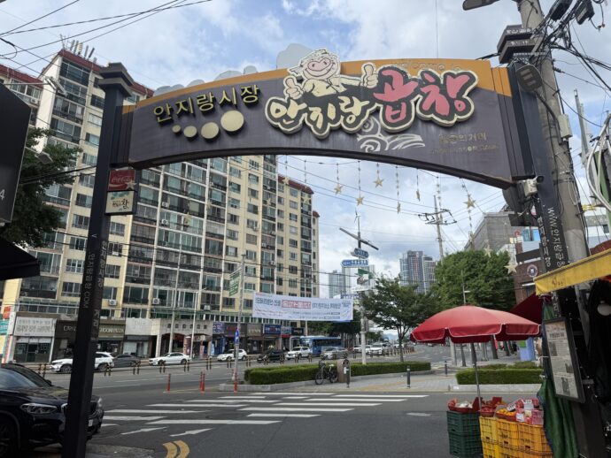 アンジラン・ホルモン横丁入り口